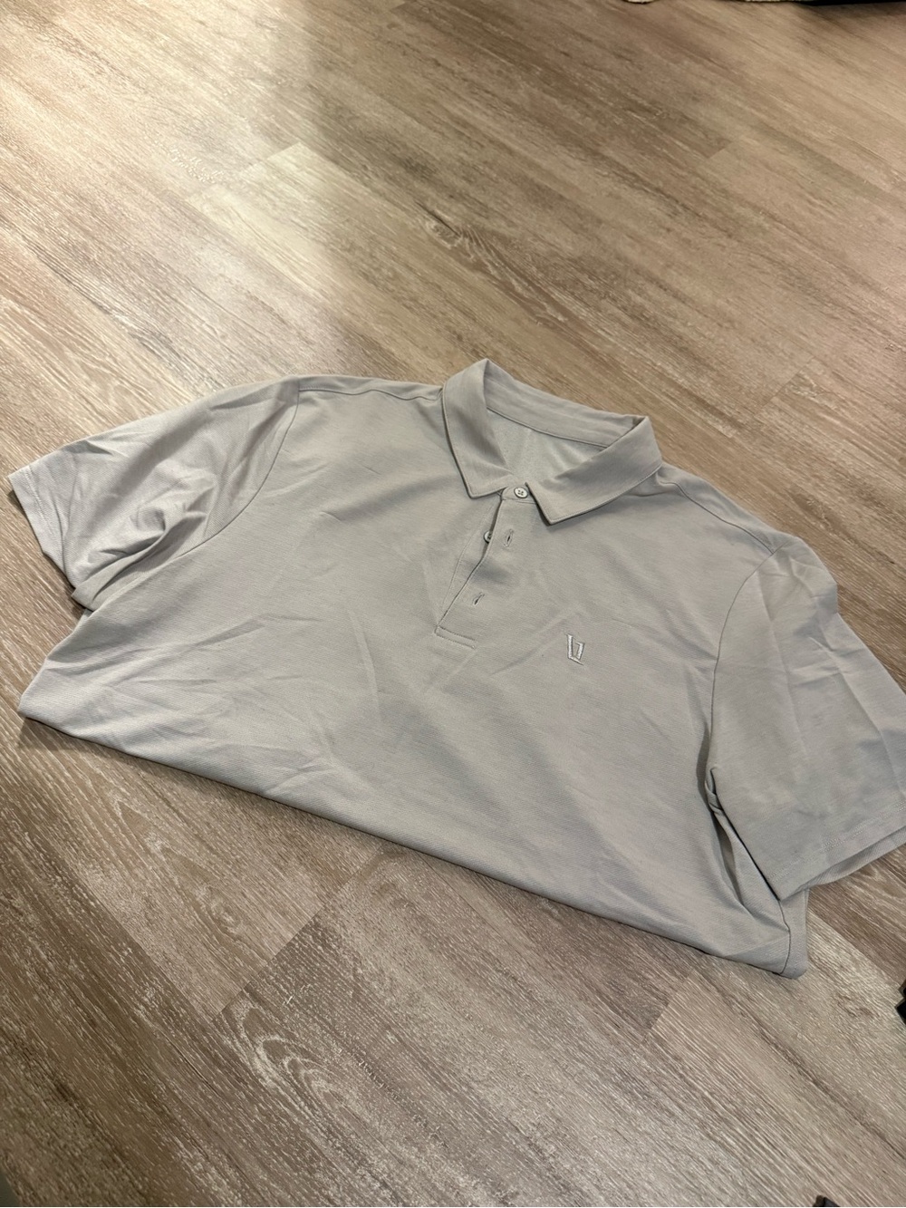 Vuori light gray men's shirt with extra button - Picture 2 of 4
